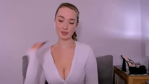 cindyprettywomen online show from 12.15.25