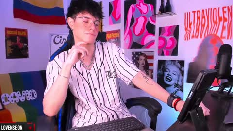 Snapshot of cinnamon_boyxxx chatting on 01.20.25 David Independent Model online show from 01.20.25