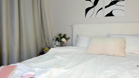 Snapshot of cinnamon_lips07 chatting on 12.18.25 Indie online show from 12.18.25