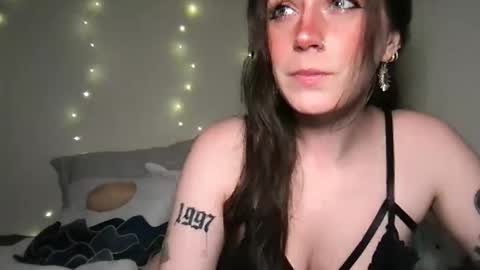 Snapshot of cinnamonpeaches chatting on 02.23.25 Carmen online show from 02.23.25