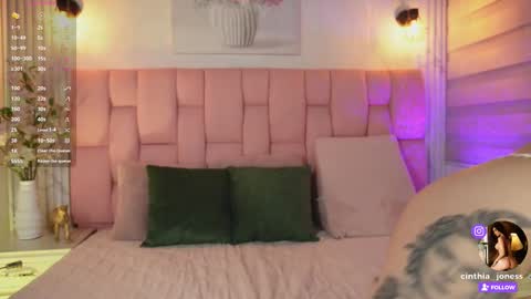 Snapshot of cinthia_jones2 chatting on 09.18.25 Cinthia online show from 09.18.25