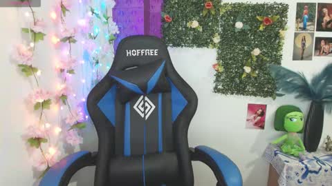 Snapshot of cinthiacarter chatting on 10.27.25 CinthiaCarter online show from 10.27.25