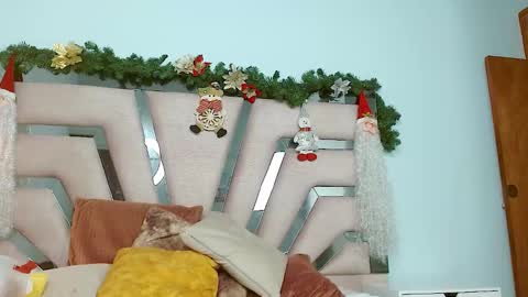 Cintia Hills online show from 12.21.24