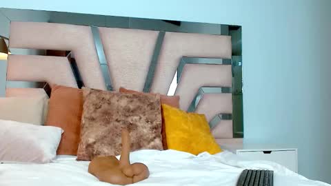 Cintia Hills online show from 01.30.25