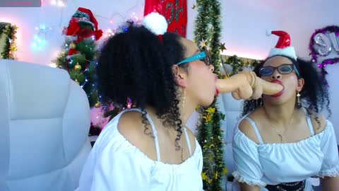 Snapshot of cintia_holms chatting on 12.19.24 Cintia online show from 12.19.24