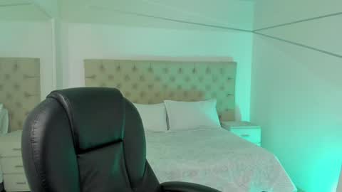 CintiaCollins  online show from 12.13.24