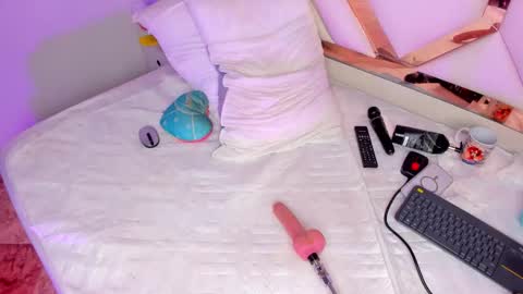 Snapshot of cintiavega chatting on 12.03.25 Cintia online show from 12.03.25