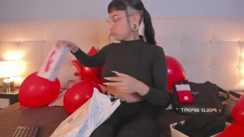 Snapshot of cintya_kors chatting on 02.18.25 Cintya online show from 02.18.25