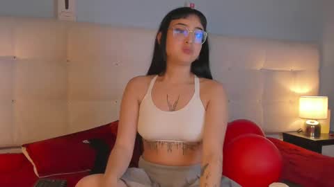 Snapshot of cintya_kors chatting on 03.10.25 Cintya online show from 03.10.25