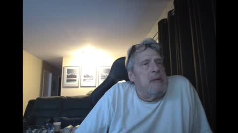 Snapshot of cjscout chatting on 12.25.24 cjscout online show from 12.25.24