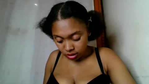 Snapshot of ckamilla45 chatting on 09.10.25 ckamilla45 online show from 09.10.25