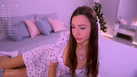 Snapshot of claire_amoure chatting on 12.19.25 Claire online show from 12.19.25