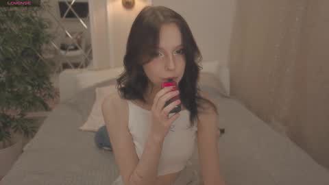 Claire Bennett online show from 09.16.25