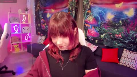 Snapshot of clarabenson chatting on 11.20.25 clarabenson online show from 11.20.25