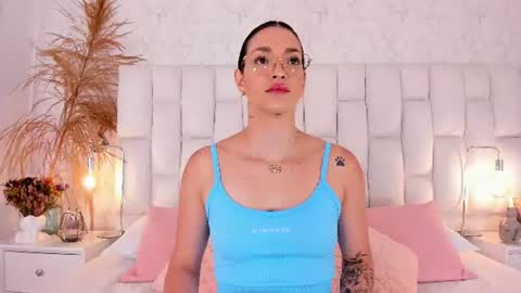 Snapshot of claradelmar_ chatting on 06.18.26 Clara del mar online show from 06.18.26