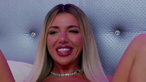 ClaraHazel online show from 01.28.25