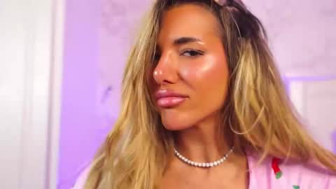 ClaraHazel online show from 10.11.25