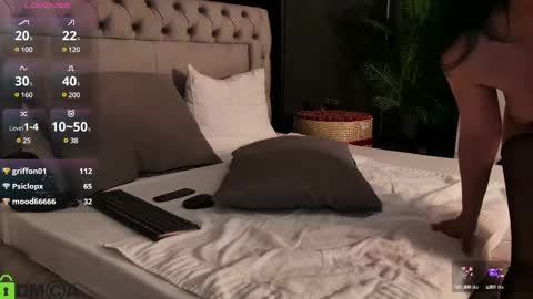 Snapshot of clarashinex chatting on 02.13.25 Clara online show from 02.13.25