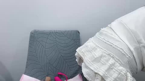 Snapshot of clari_yumi chatting on 10.25.25 Clari online show from 10.25.25