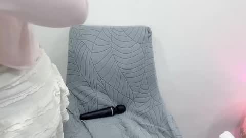 Snapshot of clari_yumi chatting on 11.03.25 Clari online show from 11.03.25