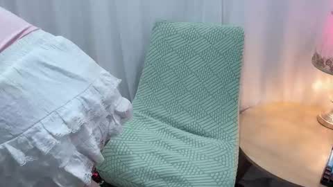 Snapshot of clari_yumi chatting on 11.24.25 Clari online show from 11.24.25