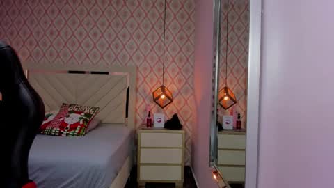 Snapshot of clarise_hall chatting on 01.03.25 C L A R I S E online show from 01.03.25