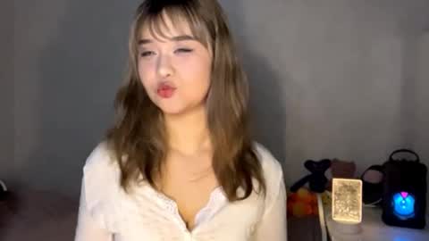 Snapshot of clary_cloud chatting on 10.28.25 Lara online show from 10.28.25