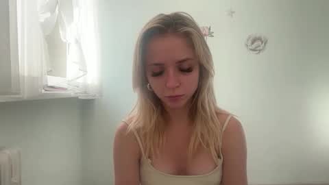 Snapshot of claudiagold chatting on 09.15.25 ClaudiaGold online show from 09.15.25