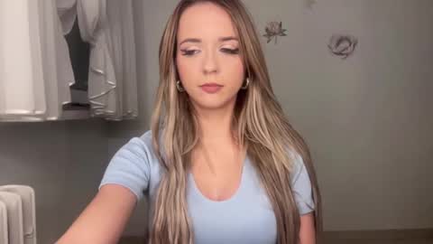 Snapshot of claudiagold chatting on 11.03.25 ClaudiaGold online show from 11.03.25