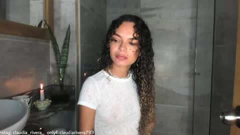 Snapshot of claudiarivera_1 chatting on 09.28.25 Claudia Rivera online show from 09.28.25