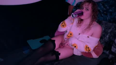 Snapshot of clemie32677 chatting on 11.25.25 clemie32677 online show from 11.25.25