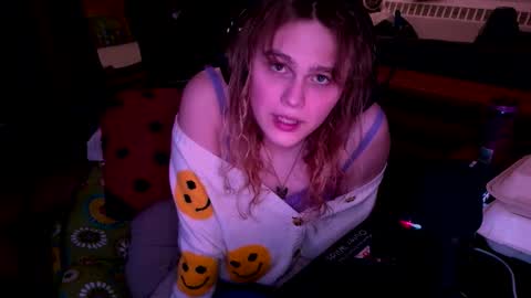 Snapshot of clemie32677 chatting on 12.01.25 clemie32677 online show from 12.01.25