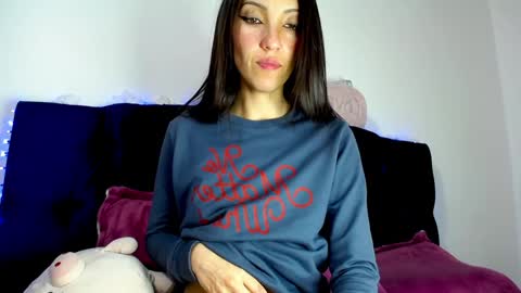 Snapshot of cleopatra_cute chatting on 12.12.24 Nicol online show from 12.12.24