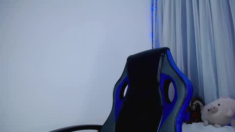 Snapshot of cleopatra_cute chatting on 10.21.25 Nicol online show from 10.21.25