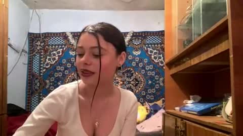 Mia online show from 04.24.26