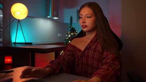 Snapshot of cleose chatting on 12.18.25 Cleo online show from 12.18.25