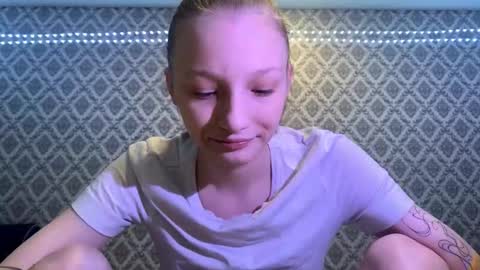 Snapshot of cleotilderinde chatting on 12.16.25 Cleo online show from 12.16.25