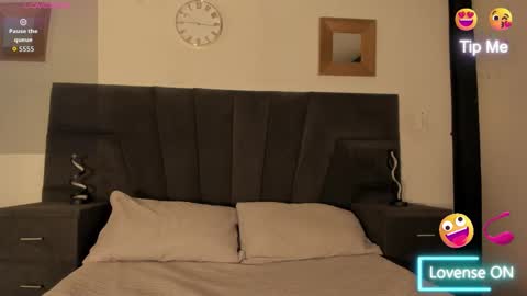 cleowhite_ online show from 09.10.25