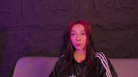 cleowhite_ online show from 11.21.25