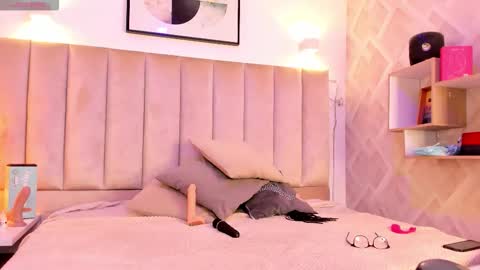 clhoe_johnson_ online show from 11.11.25