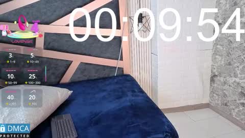 Clhoe online show from 11.05.25