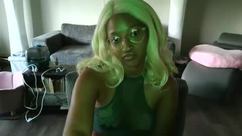 High Queen Clio online show from 09.17.25