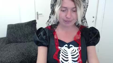 Syl  online show from 10.28.25