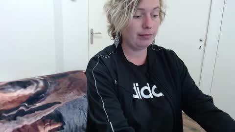 Syl  online show from 11.19.25