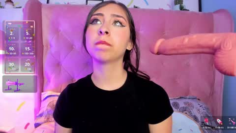 Snapshot of cloe_martinez_ chatting on 01.12.25 Cloe online show from 01.12.25