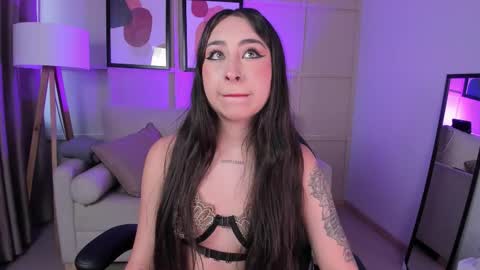 Snapshot of cloe_martinez_ chatting on 09.21.25 Cloe online show from 09.21.25