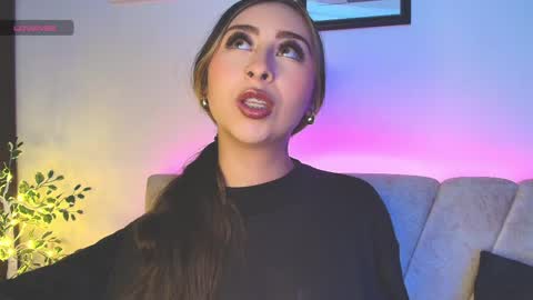 Snapshot of cloe_martinezz_ chatting on 04.25.26 cloe_martinezz_ online show from 04.25.26