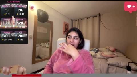 cloe small online show from 10.12.25