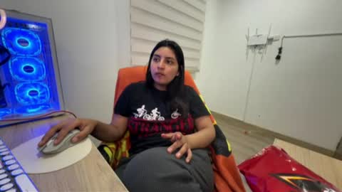 cloe small online show from 07.03.26