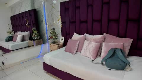 Snapshot of cloe_spencer chatting on 12.03.25 Cloe online show from 12.03.25